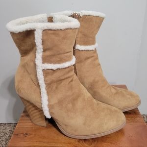Tan Booties Fall Shoe Dazzle Faux Suede Ankle Boots Size 9 EUC